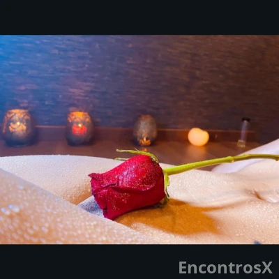 Juh a elegância e delicadeza em forma de mulher.