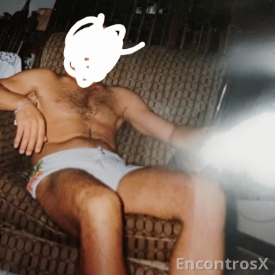 Cavalheiro faz deliciosas massagens a meninas e senhoras