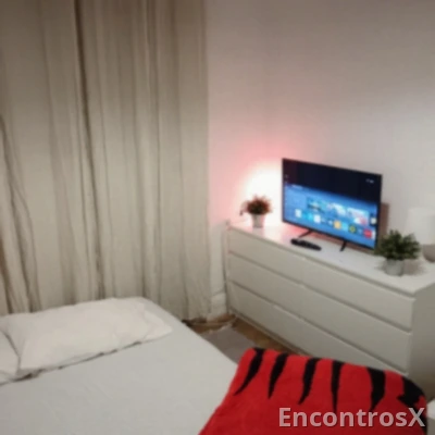 Quartos disponíveis 24 horas . 200 euros semanal 35 diária