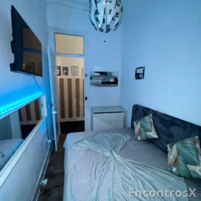 Quartos disponíveis 24 horas . 200 euros semanal 35 diária