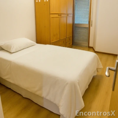 ARRENDO QUARTO COM VARANDA