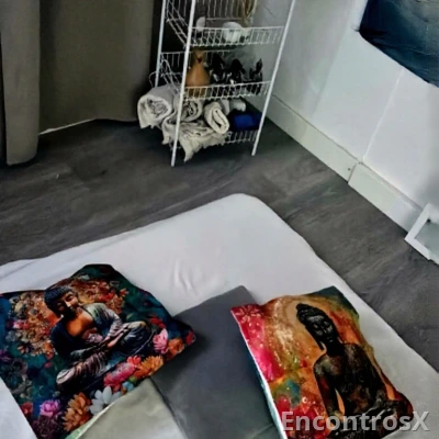 Preciso de colaboradora meio a meio  50% Não tem alojamento.