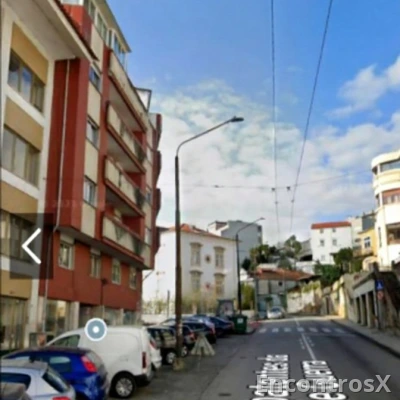 Preciso de colaboradora meio a meio  50% Não tem alojamento.
