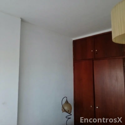 Aluga se quartos a meninas
