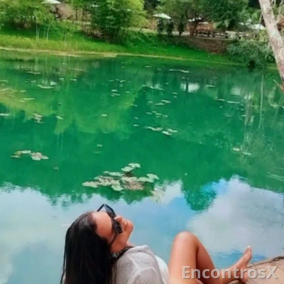 Moreninha carinhosa gostosa