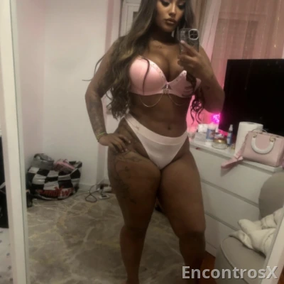 Morena linda e recém chegada do Brasil