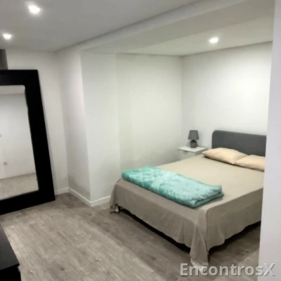ALUGO QUARTO PARA MENINAS TRABALHAR
