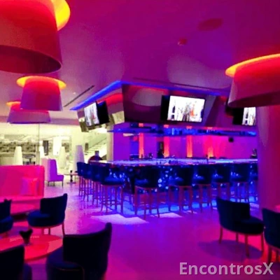 Bar de copos recruta colaboradoras