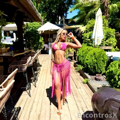 Loira estilo mulherão nova na cidade