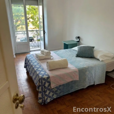 Quarto para trabalho e moradia ??24h com descrição