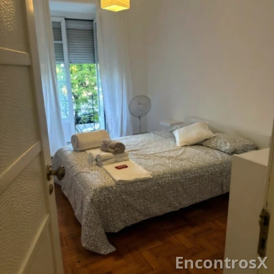 Quarto para trabalho e moradia ??24h com descrição