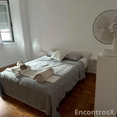 Quarto para trabalho e moradia ??24h com descrição