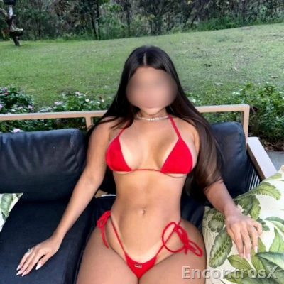 Linda morena de pernas grossa e corpo de ginásio