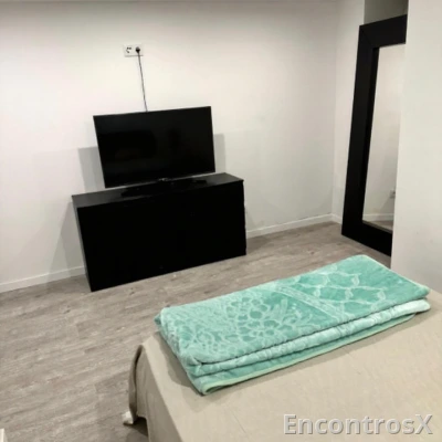 ALUGO QUARTO SEMANA OU DIARIA AMADORA