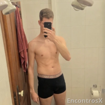 Homem de 21 anos pronto para satisfazer todas as mulheres