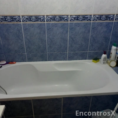 QUARTO EM ZONA NOBRE ALBUFEIRA COM ESTACIONAMENTO