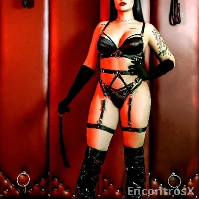 Dominatrix Nicole felga no porto
