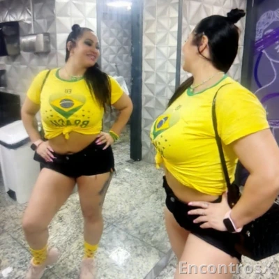 Sua melhor namoradinha um oral bem molhadinho.