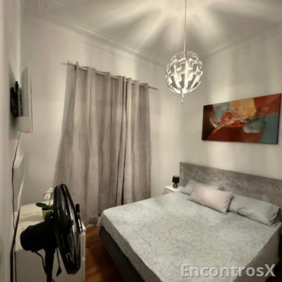 Quartos disponíveis 24 horas . 200 euros semanal 35 diária