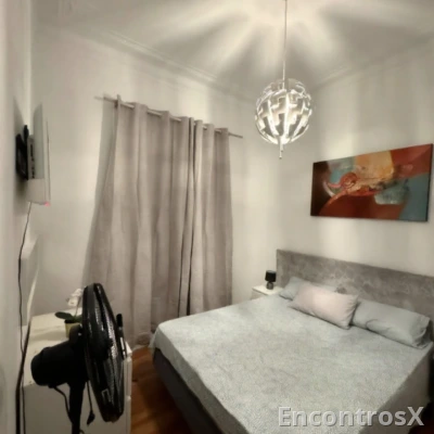 Quartos disponíveis 24 horas . 200 euros semanal 35 diária