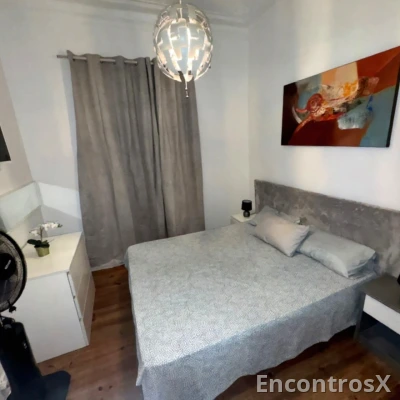 Quartos disponíveis 24 horas . 200 euros semanal 35 diária