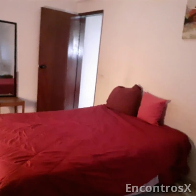 Arrendo 2 quartos a semana 700e 2 quartos a semana 350e cada