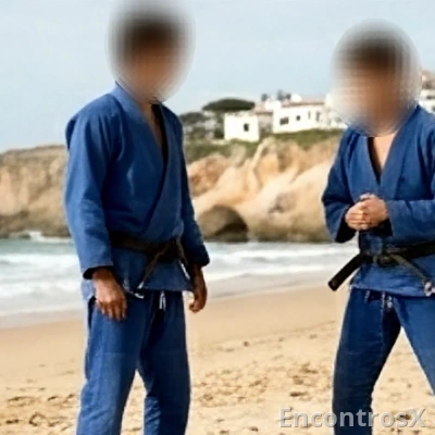 Lutadores reais de Jiu-Jitsu em viagem passando pela cidade.