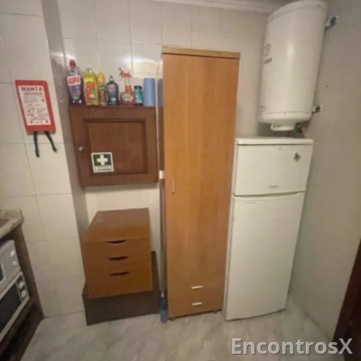 Alugo /Praça PORTO QUARTO+COZINHA+BANHEIRO+VARANDA