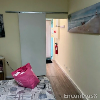 Alugo quartos a meninas