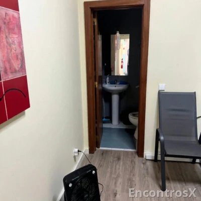 Alugo quartos a meninas
