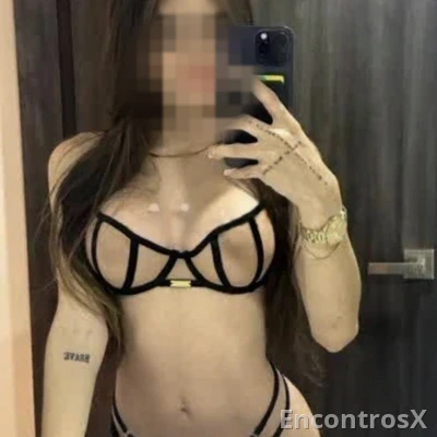 Novinha safada. Bucetinha de mel