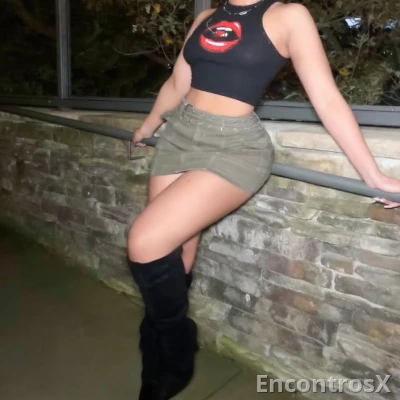 MORENA QUE ADORA DAR UM MOMENTO DE PRAZER