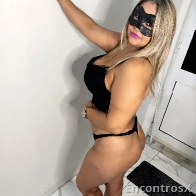 Loira sexy estilo namoradinha