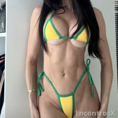 Coloca minha calcinha de lado e me use