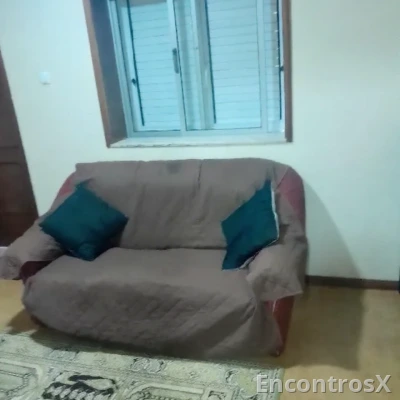 Alugo quartos (casa mobiliada)