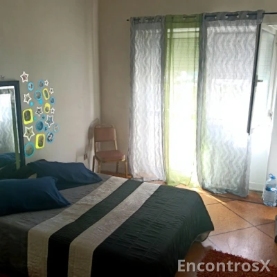 Quarto para alugar a semana disponível apartir do dia 9