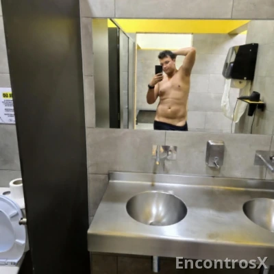 Rapaz doce e meigo, mas com uma sede enorme por sexo