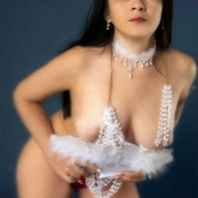 Bianca miúda com peitao maravilhoso e bumbum guloso -