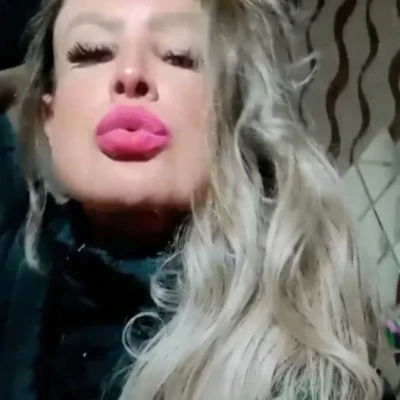 BELA MULHER TRANS COMPLETA BEM DISPOSTA BEM ATIVA