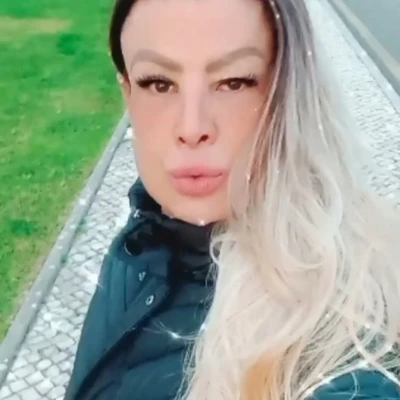 BELA MULHER TRANS COMPLETA BEM DISPOSTA BEM ATIVA