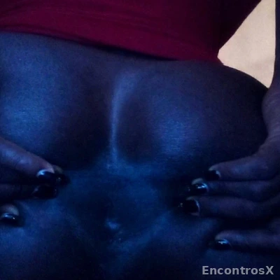TRANS NEGRA PARA UMA  PENETRAÇAO  GULOSA E MOLHADA