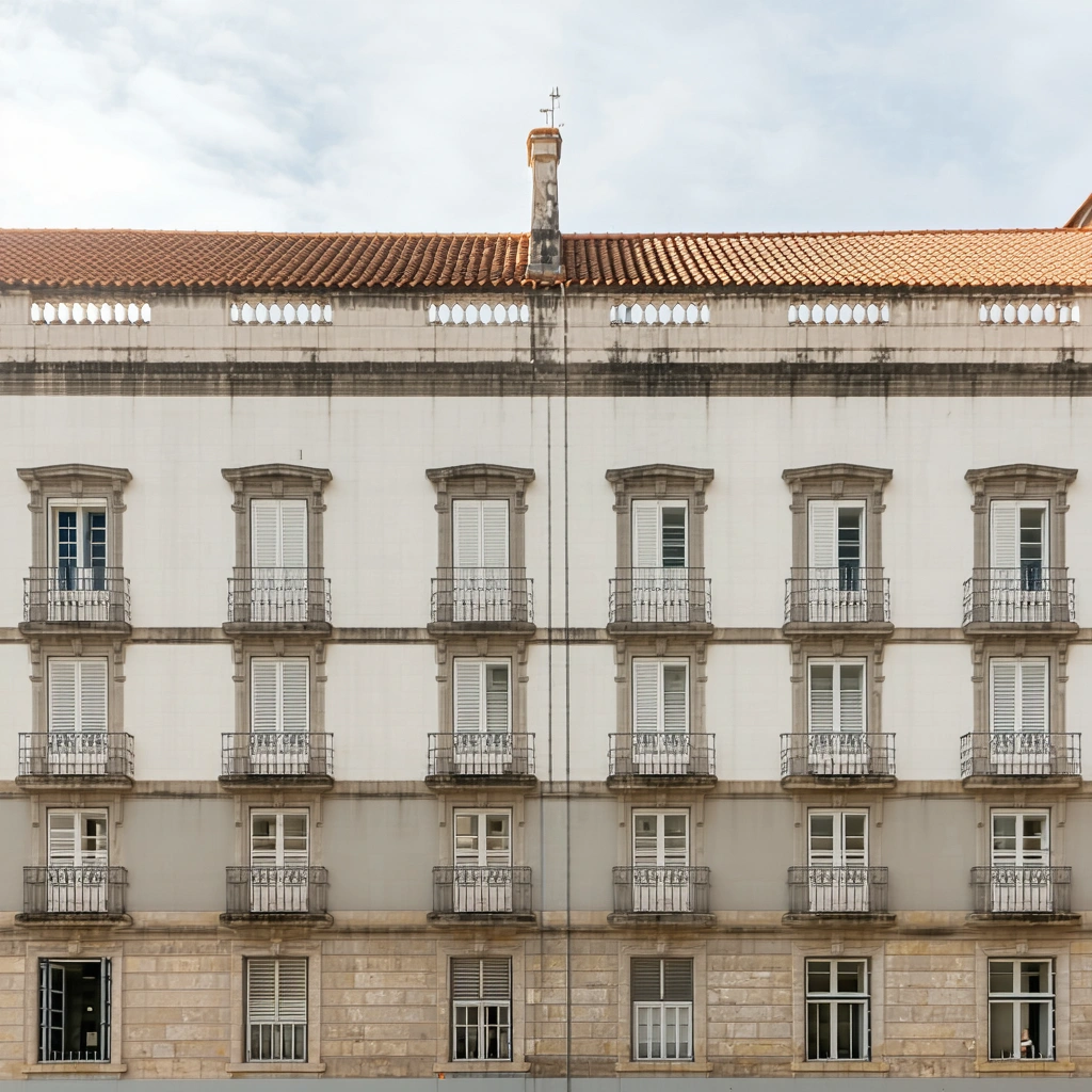 Evolução dos Classificados Adultos em Portugal 1980-2026